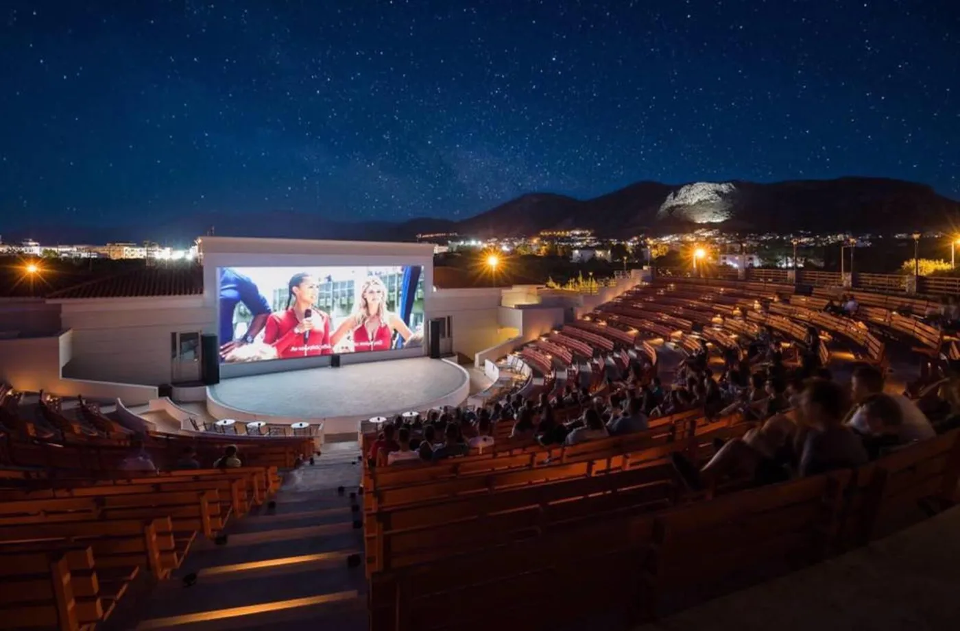 Creta Maris: Entertainment never ends!