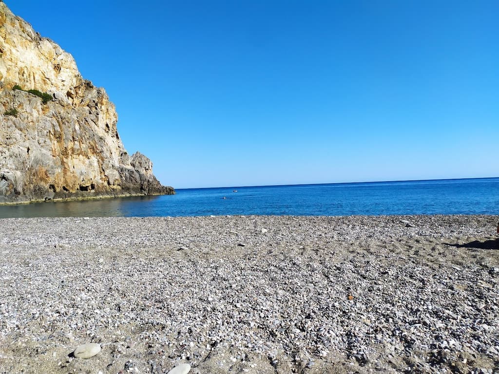 Αγιοφάραγγο: ένα φαράγγι, μια παραλία, μια μυσταγωγία!