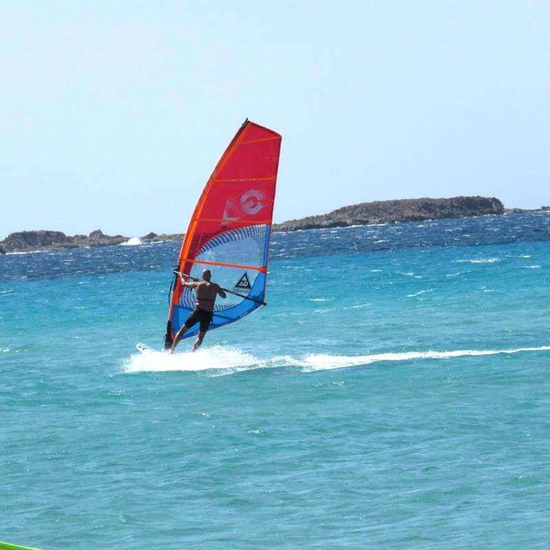 Surfisland: Μοναδικές εμπειρίες για surfing στα Φαλάσαρνα