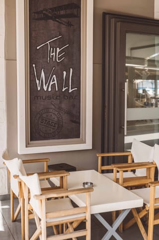 The Wall music bar: Βραδιές με γνωστούς καλλιτέχνες