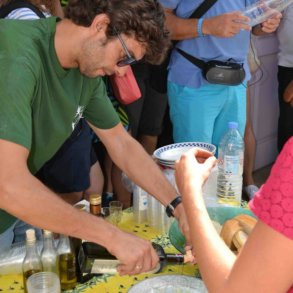 Ανακαλύψτε ελαιόδεντρα- Κρασιά- Γεύσεις της Κρήτης με την Cretan Adventures