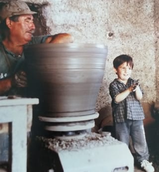 Aσημένια Ceramics: Γνωρίστε την αγγειοπλαστική στο χωριό των "Πυθαράδων"