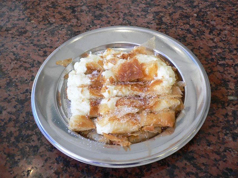 Bougatsa Iordanis: Traditional bougatsa with cream cheese from Chania