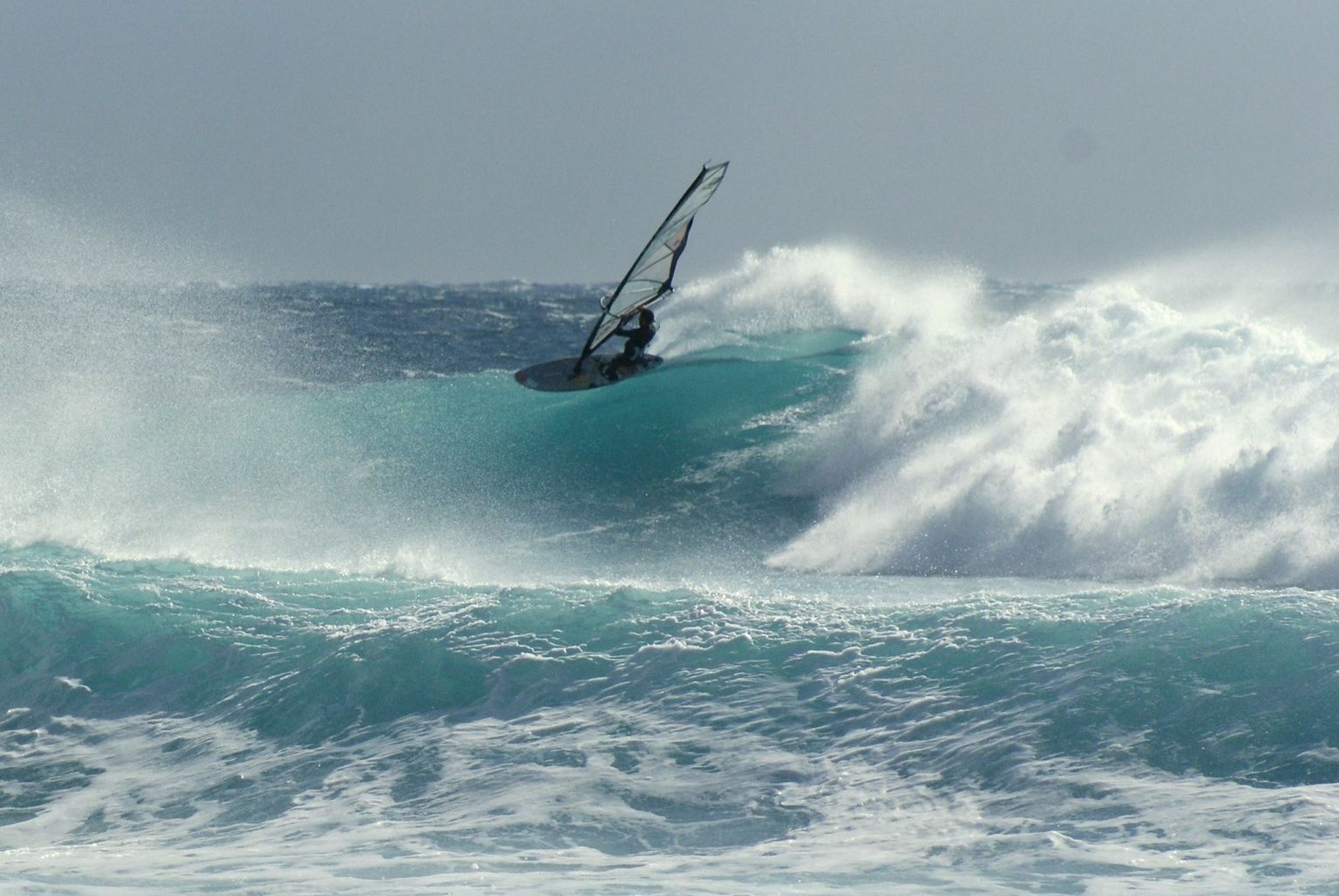 Φαλάσαρνα: Surfing στην πιο μαγική παραλία της Κρήτης!