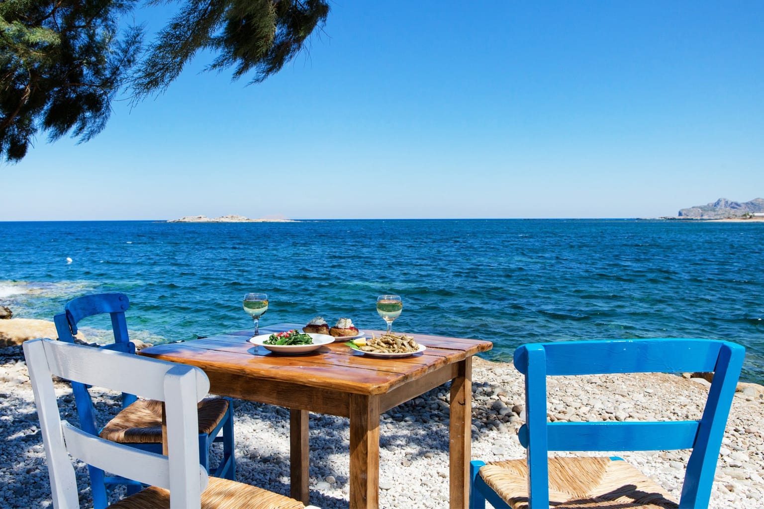 Alikia: Fresh fish by the waves