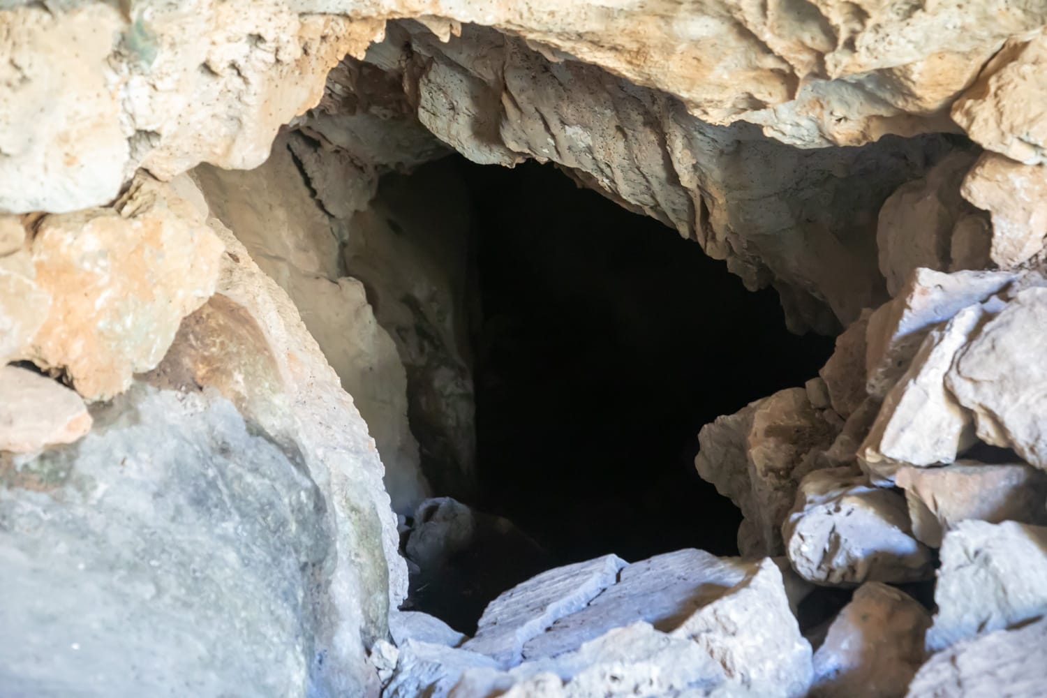 Chambathoura & Leska Caves