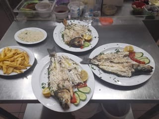 To Mesogeiako: A great spot for fresh fish in Agios Nikolaos!