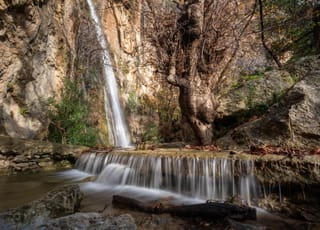 Το φαράγγι του Μυλωνά με τον εντυπωσιακό καταρράκτη!