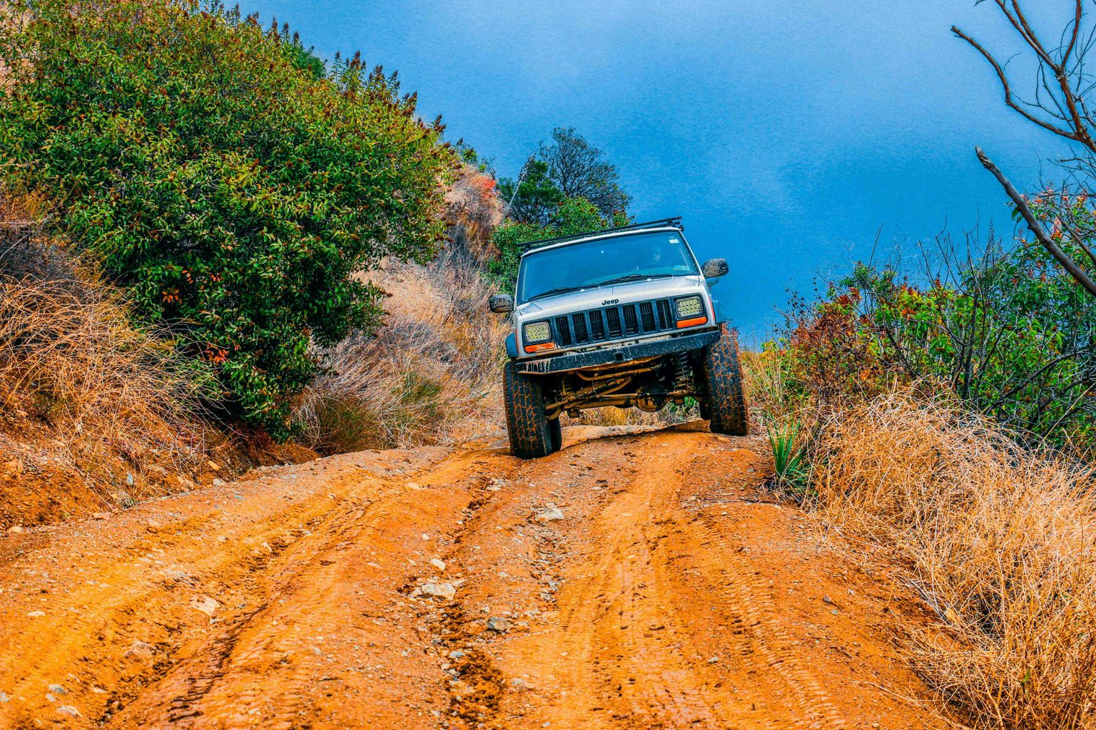 Explore the Thripti Mountain Range with a 4x4!