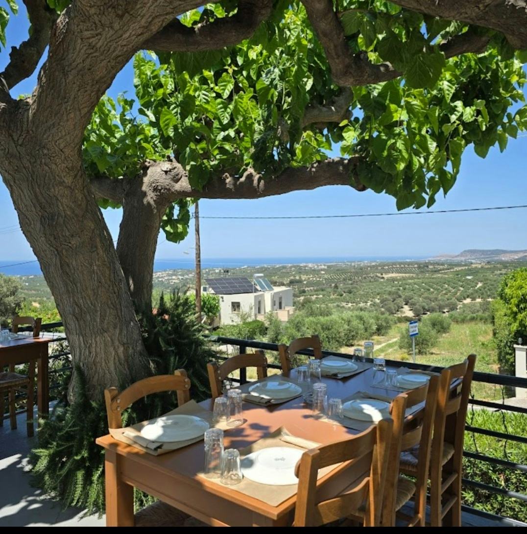 The Admiral's Romance: A Taste of Crete in a Picturesque Village of Rethymno