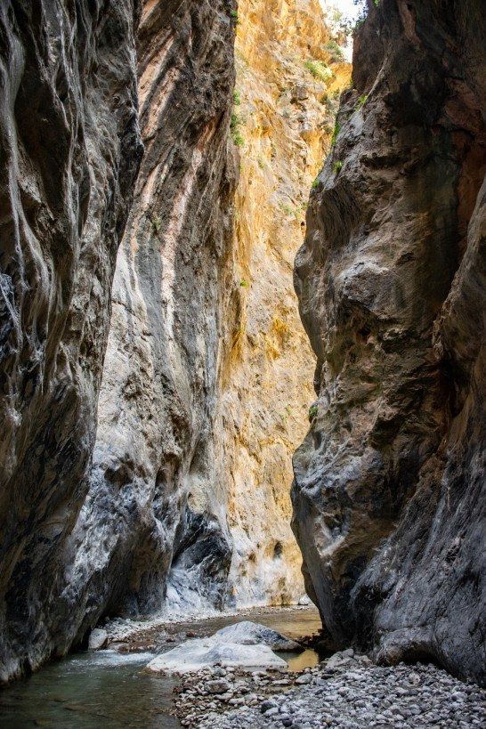 River trekking στο φαράγγι της Σαρακίνας