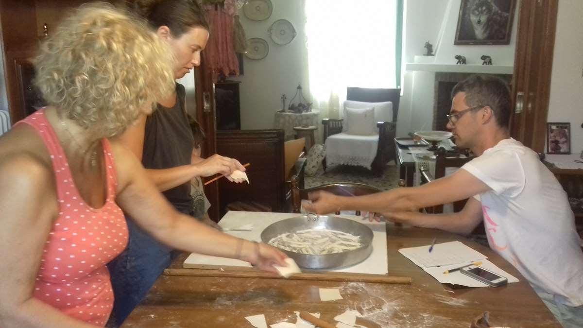 Veggera: Cooking class at Vaggelis and Maria's home in Zaros