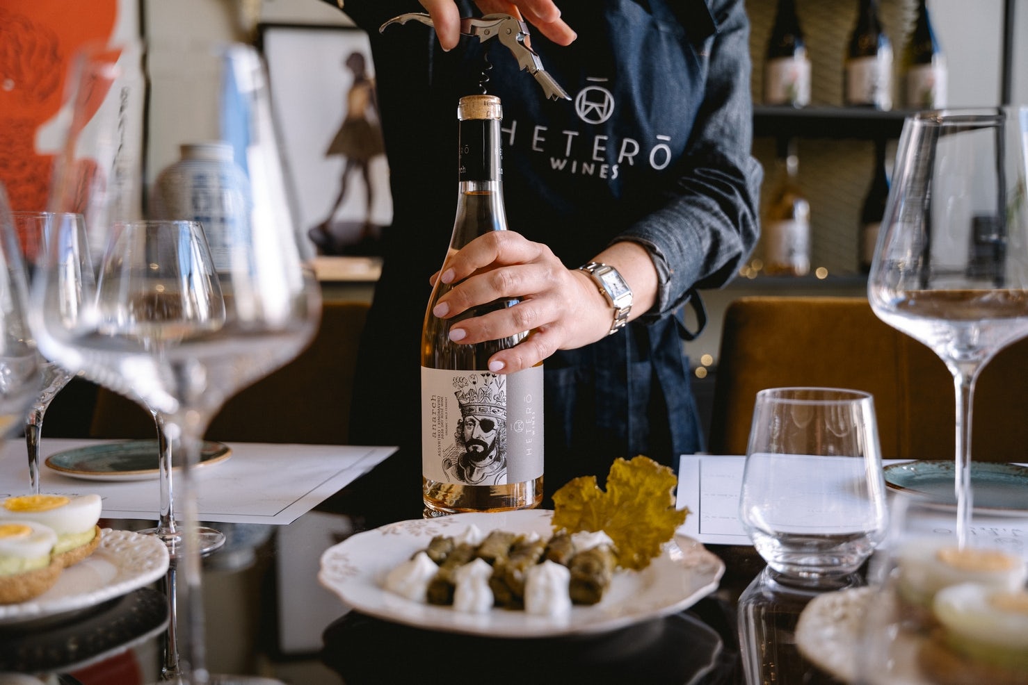 Hetero wines : Γευσιγνωσία οίνου στην πόλη