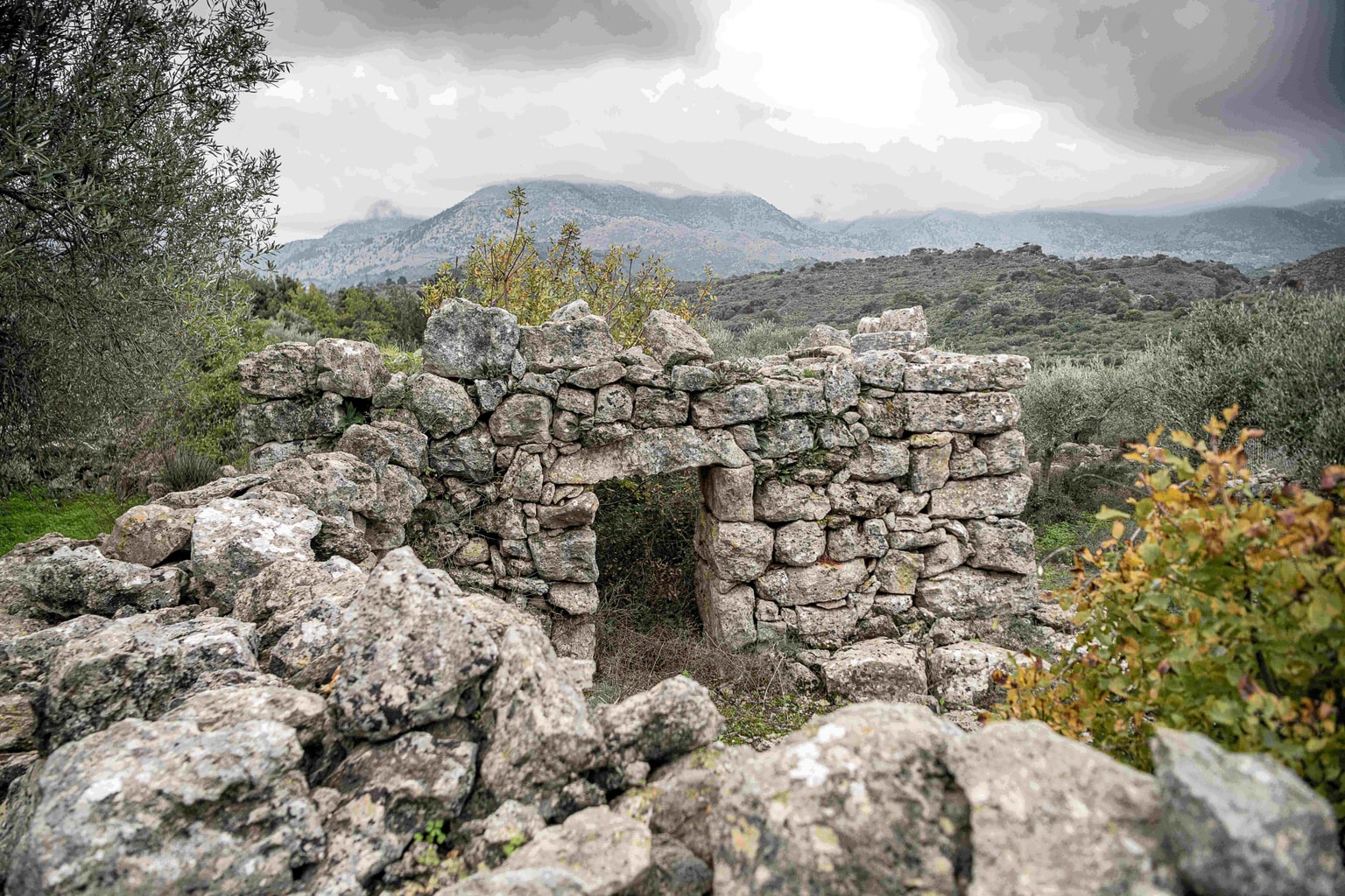 ﻿Παϊδοχώρι: Μαγευτική η θέα προς τα Λευκά Όρη