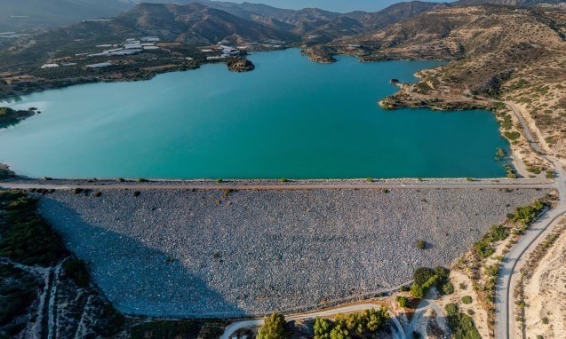 Τεχνητή Λίμνη Μπραμιανών: ιδανική για πεζοπορία