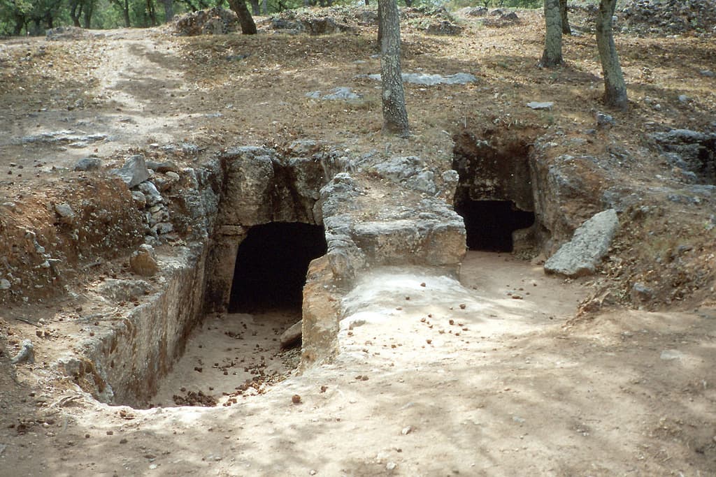 Podcast: Armenoi, Rethymno: The Minoan Necropolis Unearthed by... Badgers